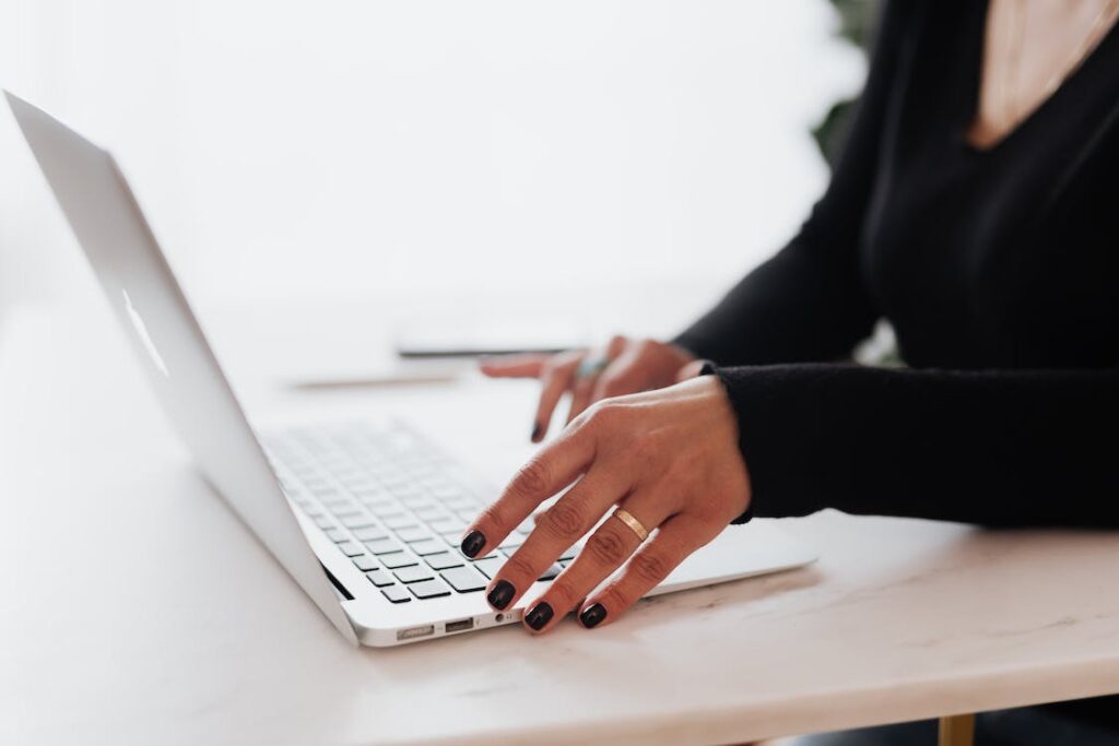 a private process server documenting her actions on a laptop